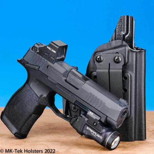 Sig Sauer P365 XL with TLR7 Sub IWB Holster